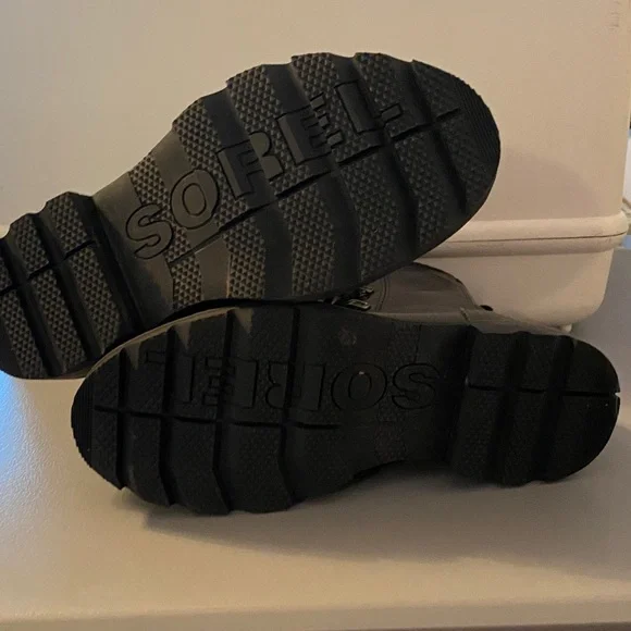 Sorel Black Leather Combat Boots with Cream Lining - Picture 3 of 5